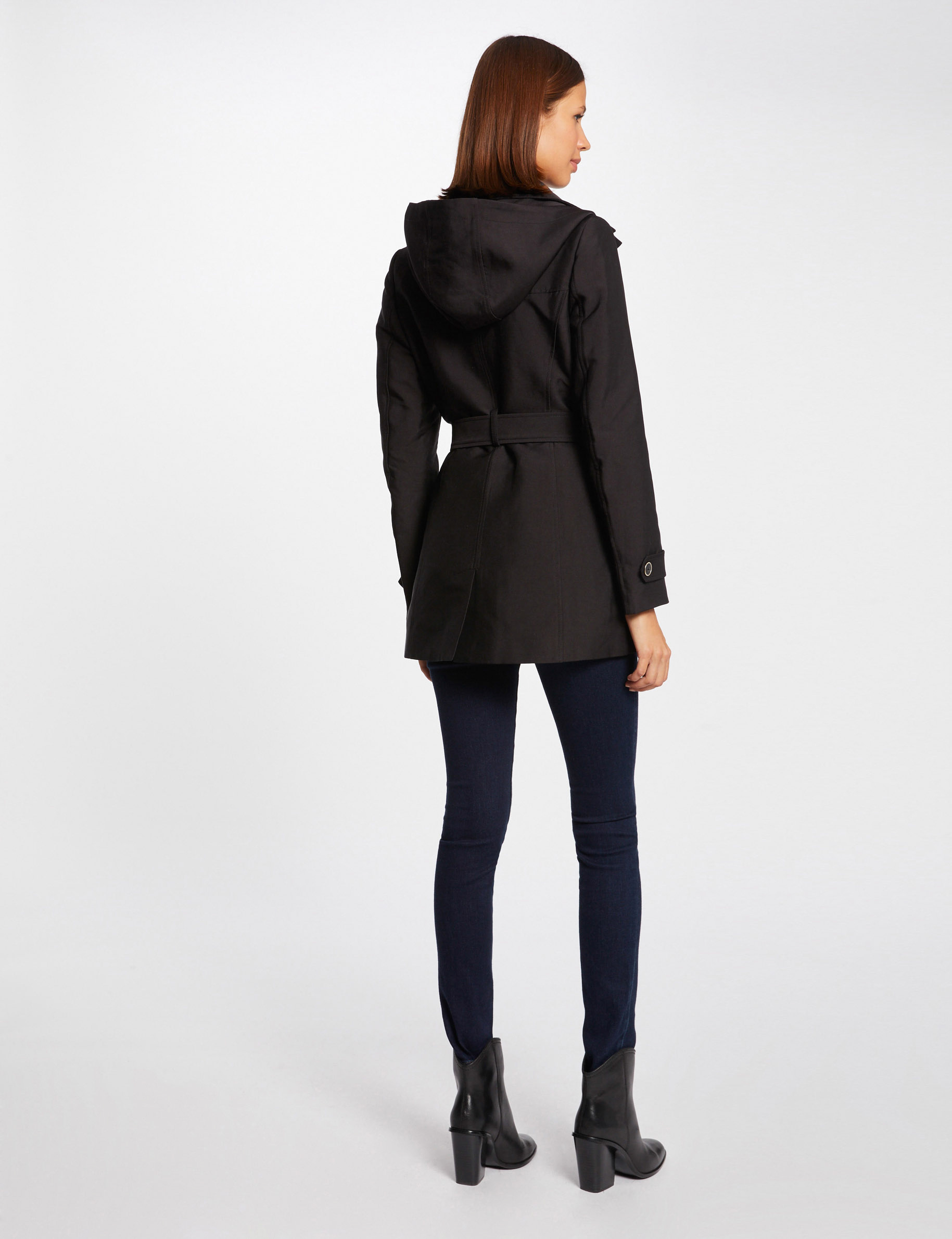 Gabardina recta con cinturón y capucha negro mujer