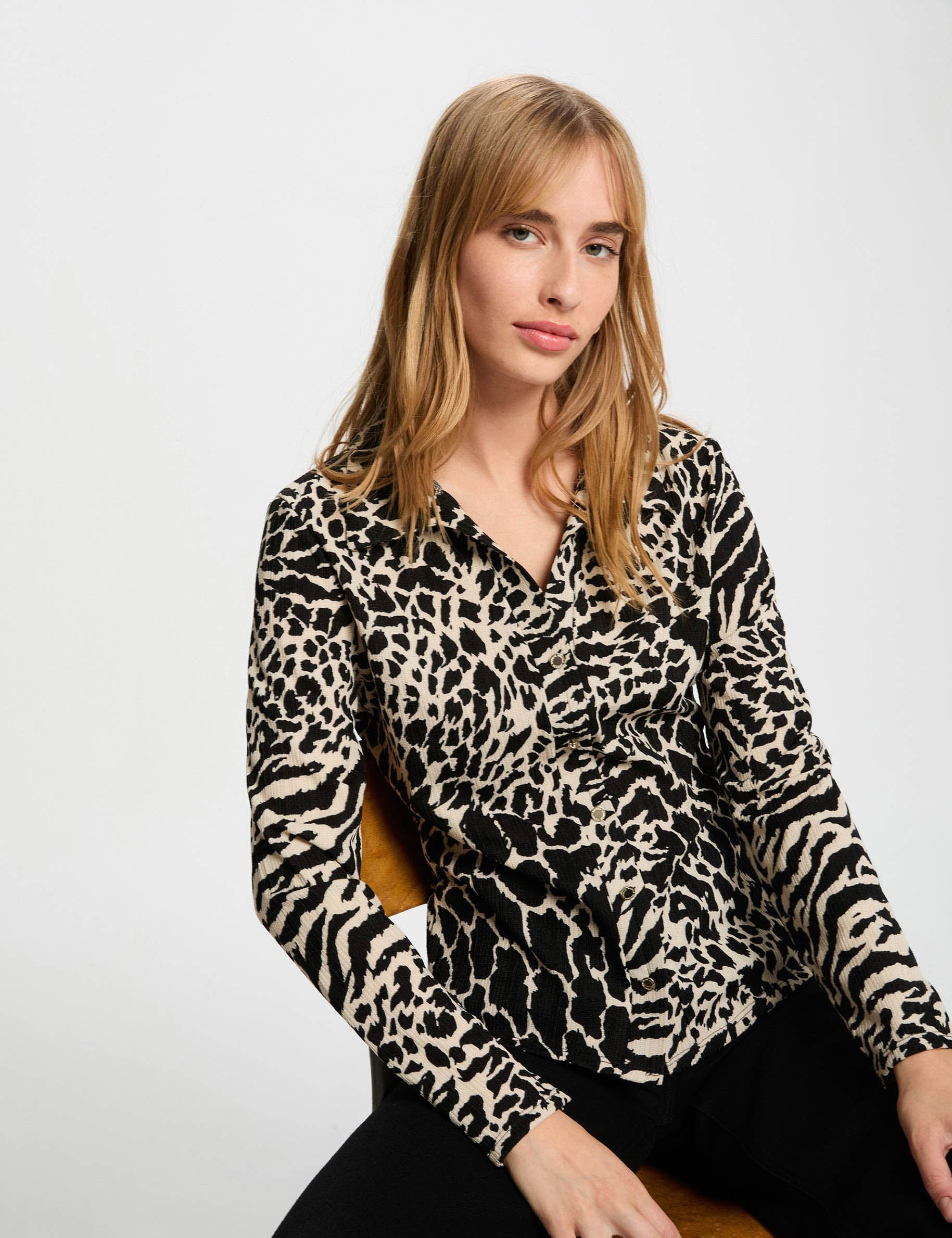Camisa entallada con cuello vuelto multicolor mujer