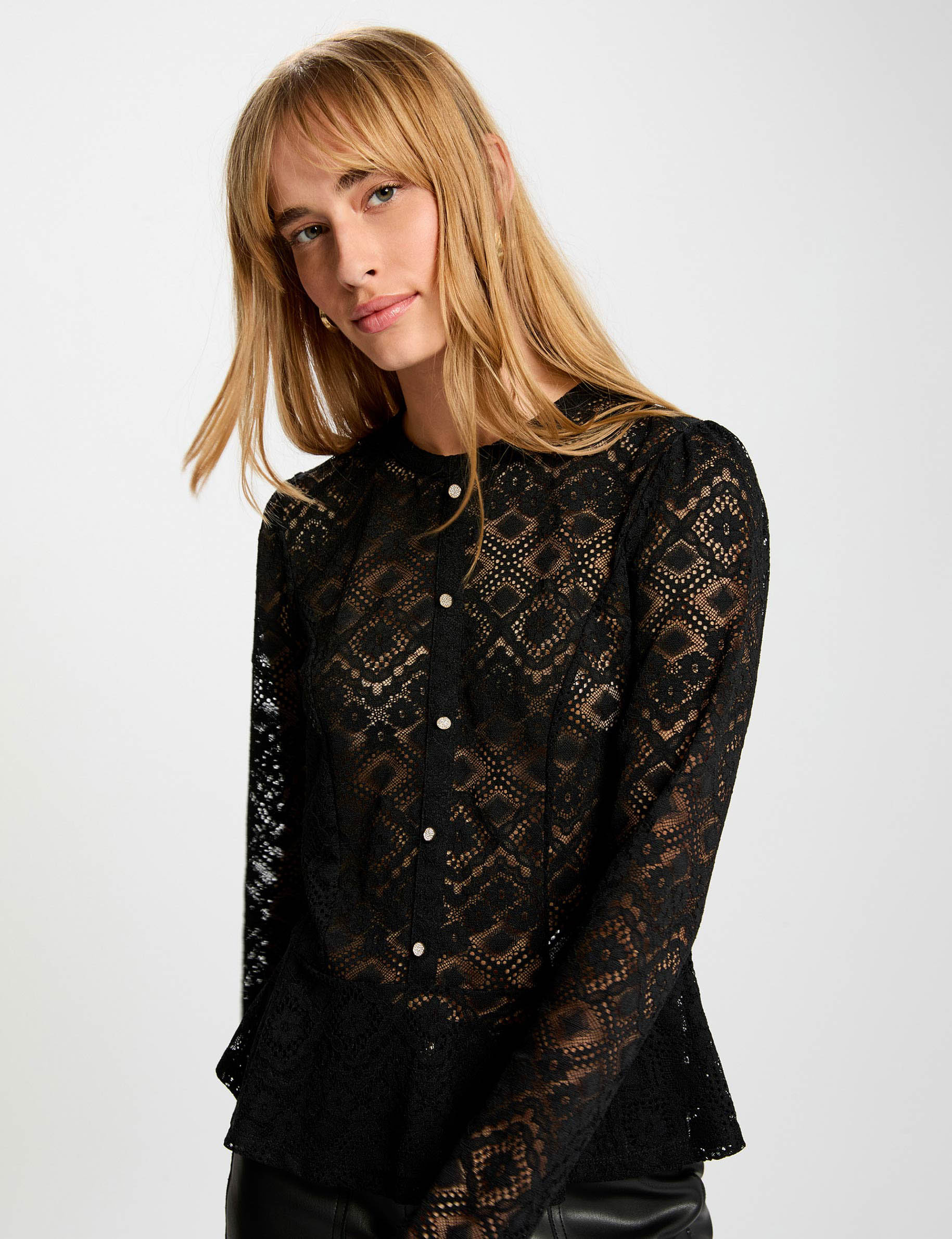 Camiseta entallada de encaje negro mujer