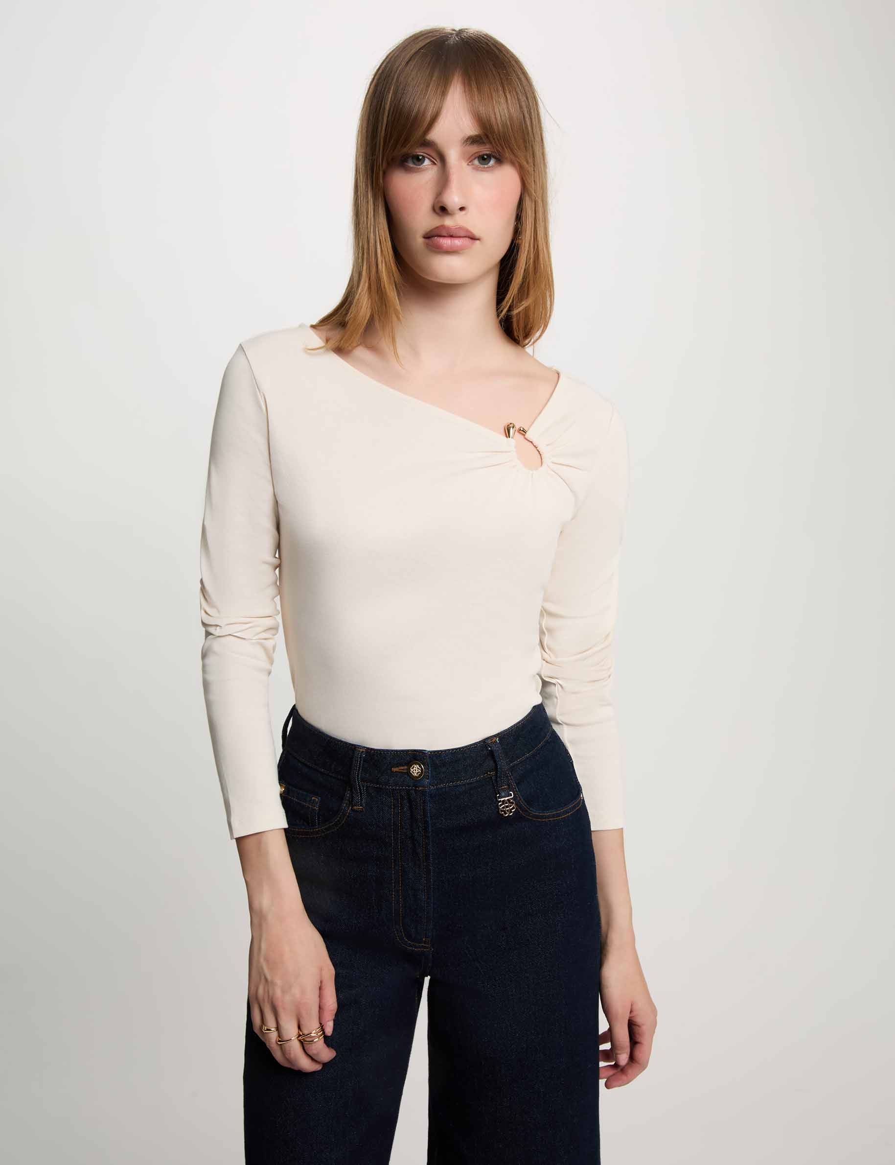 Camiseta escote manga larga marfil mujer