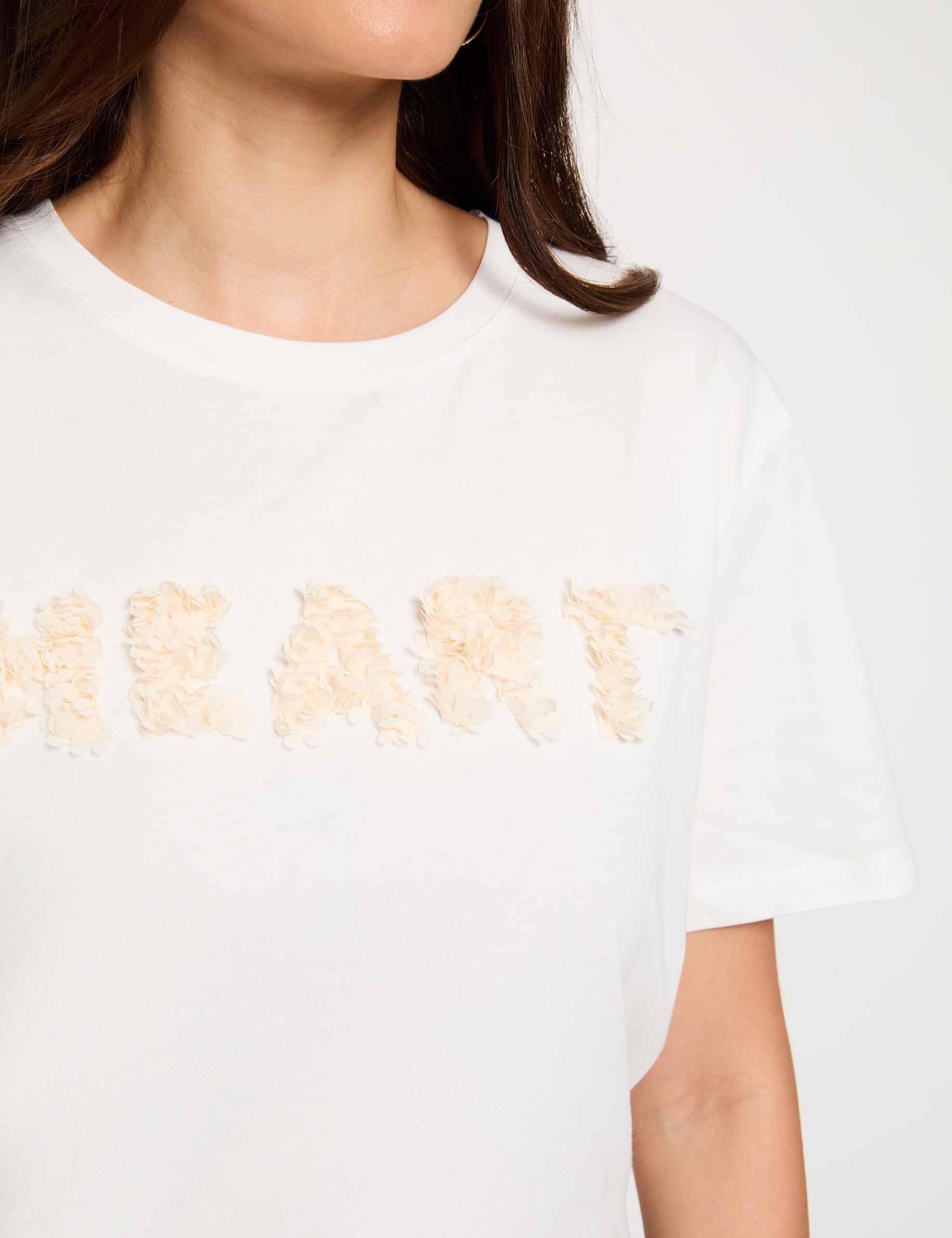 Camiseta con bordado en relieve blanco mujer