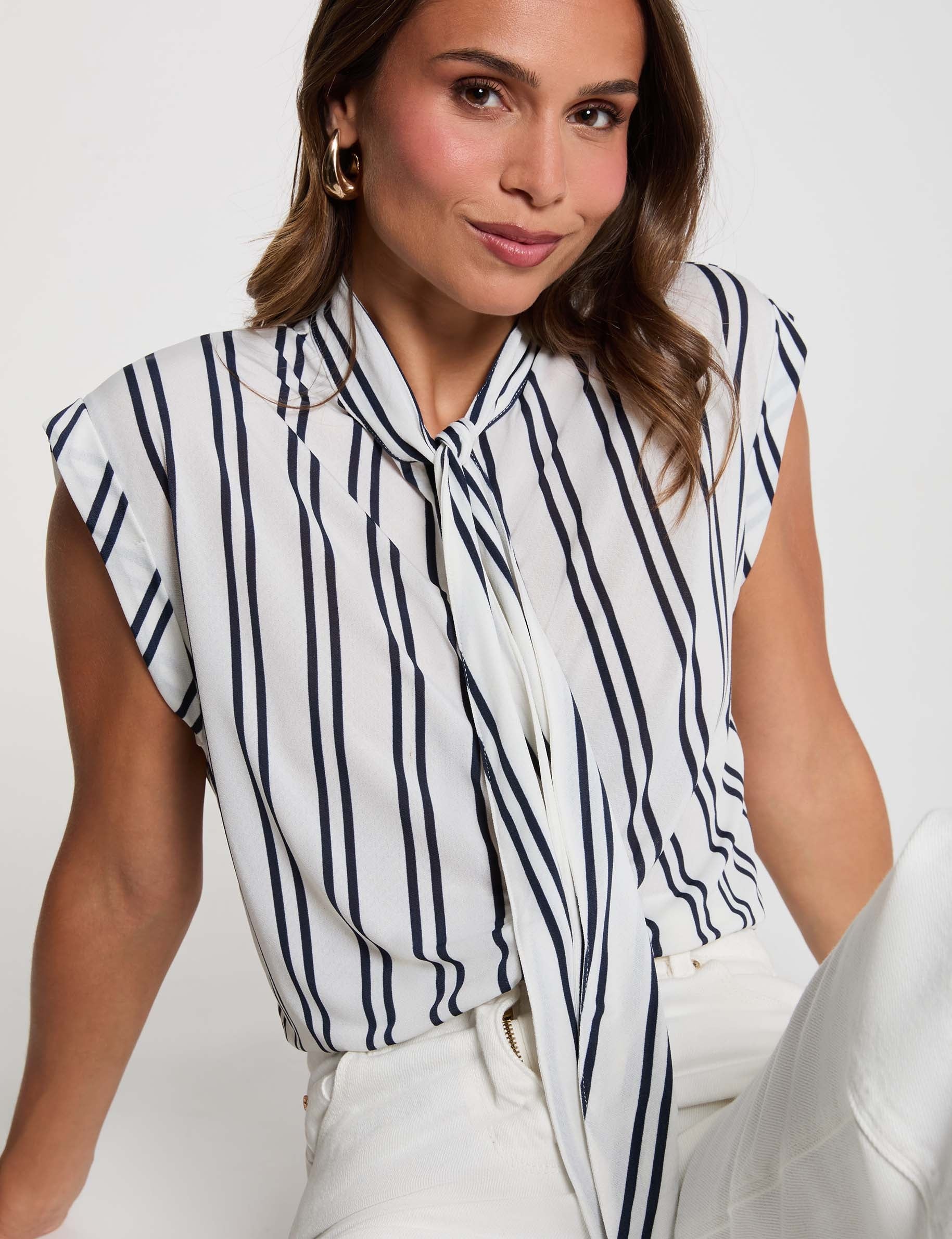 Blusa con cuello lazada blanco mujer