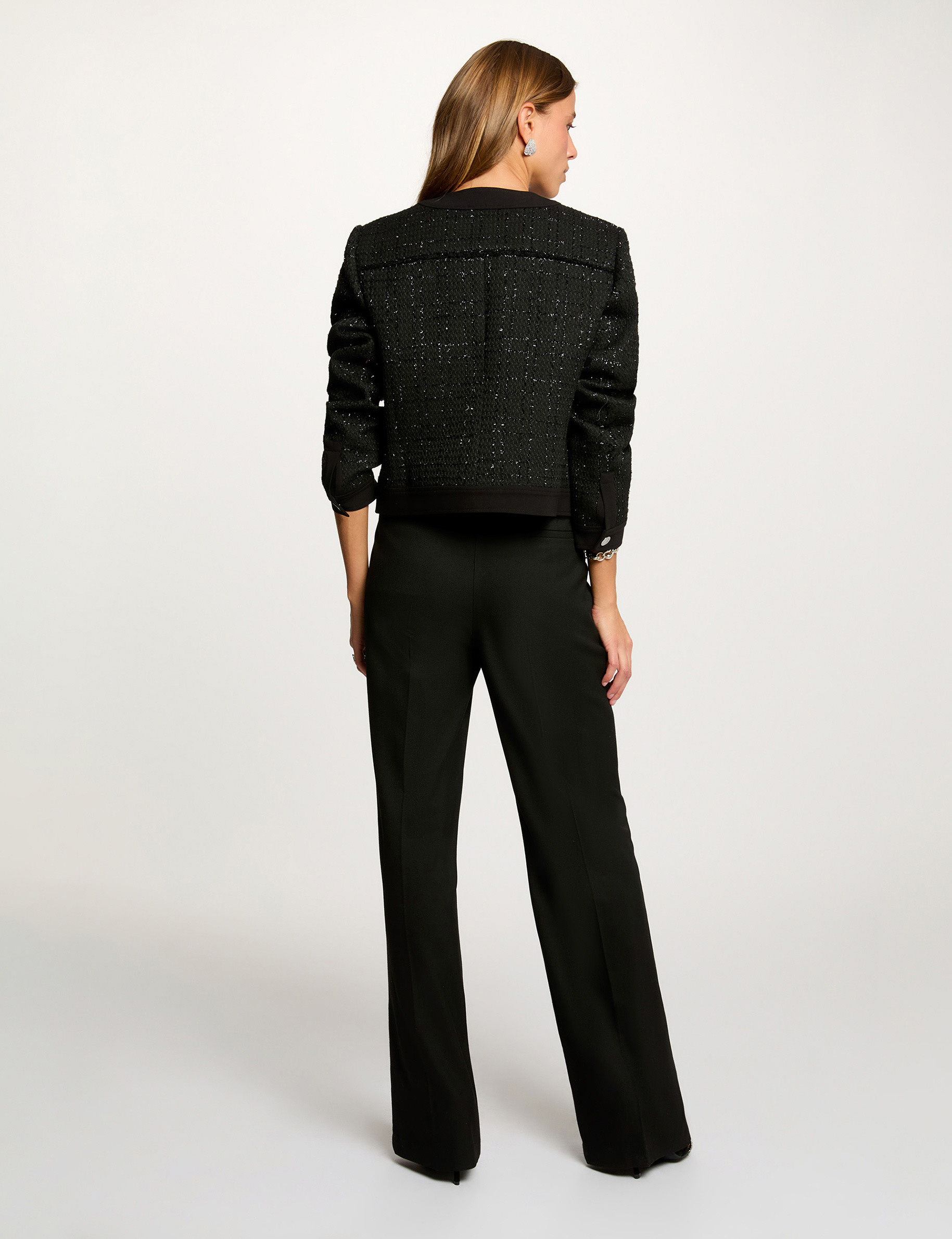 Pantal&oacute;n flare con pinzas negro mujer