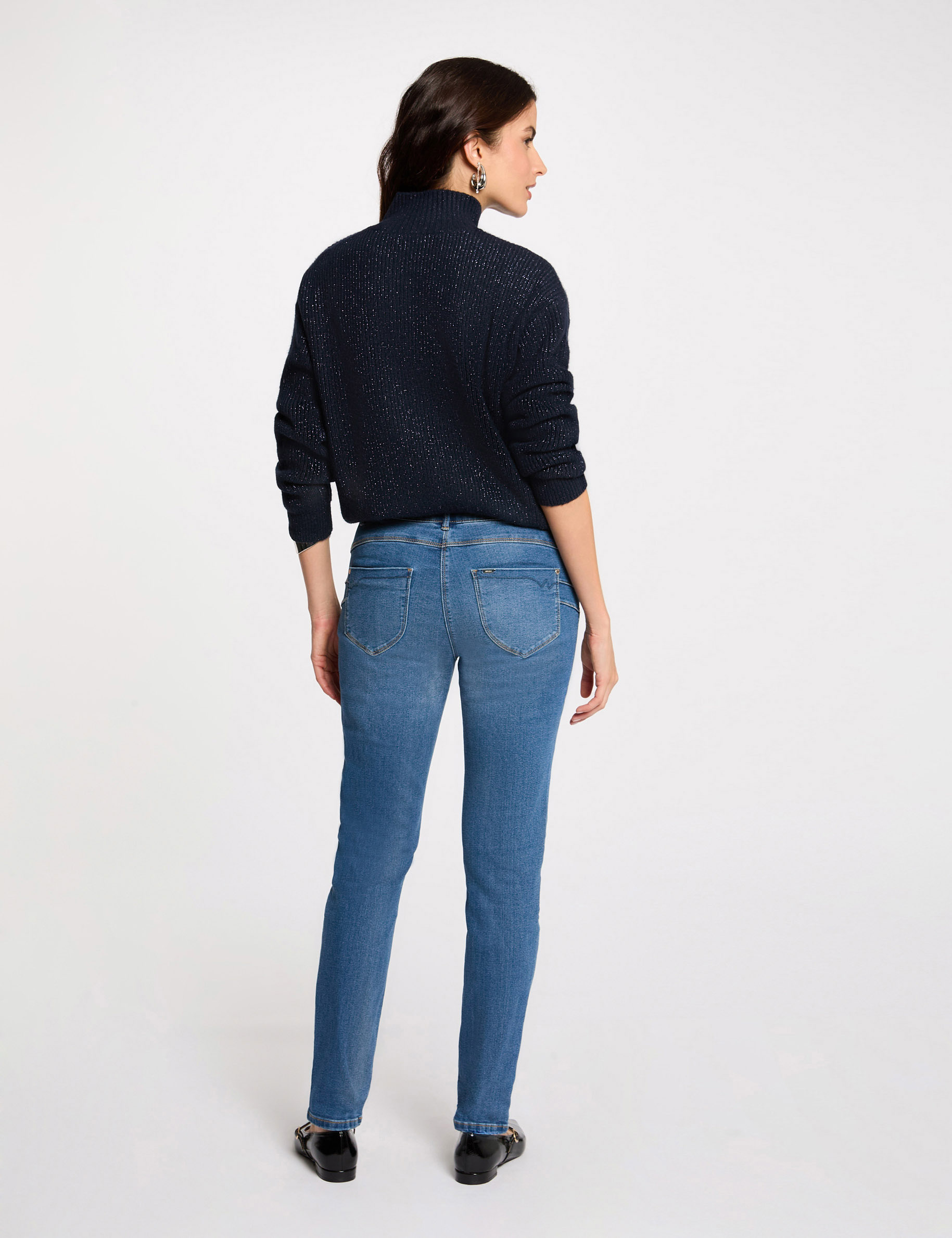 Vaquero slim talle est&aacute;ndar denim stone mujer
