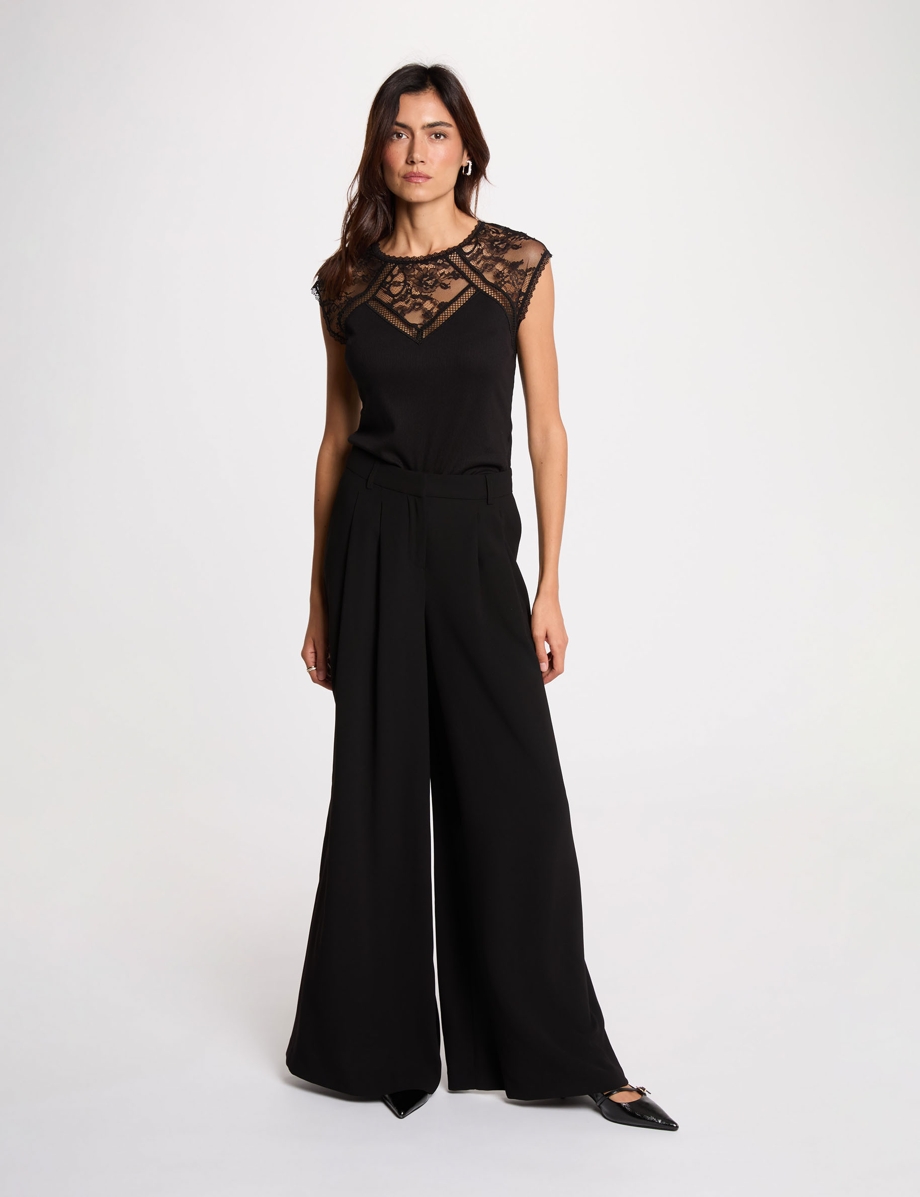 Camiseta de encaje con cuello redondo negro mujer