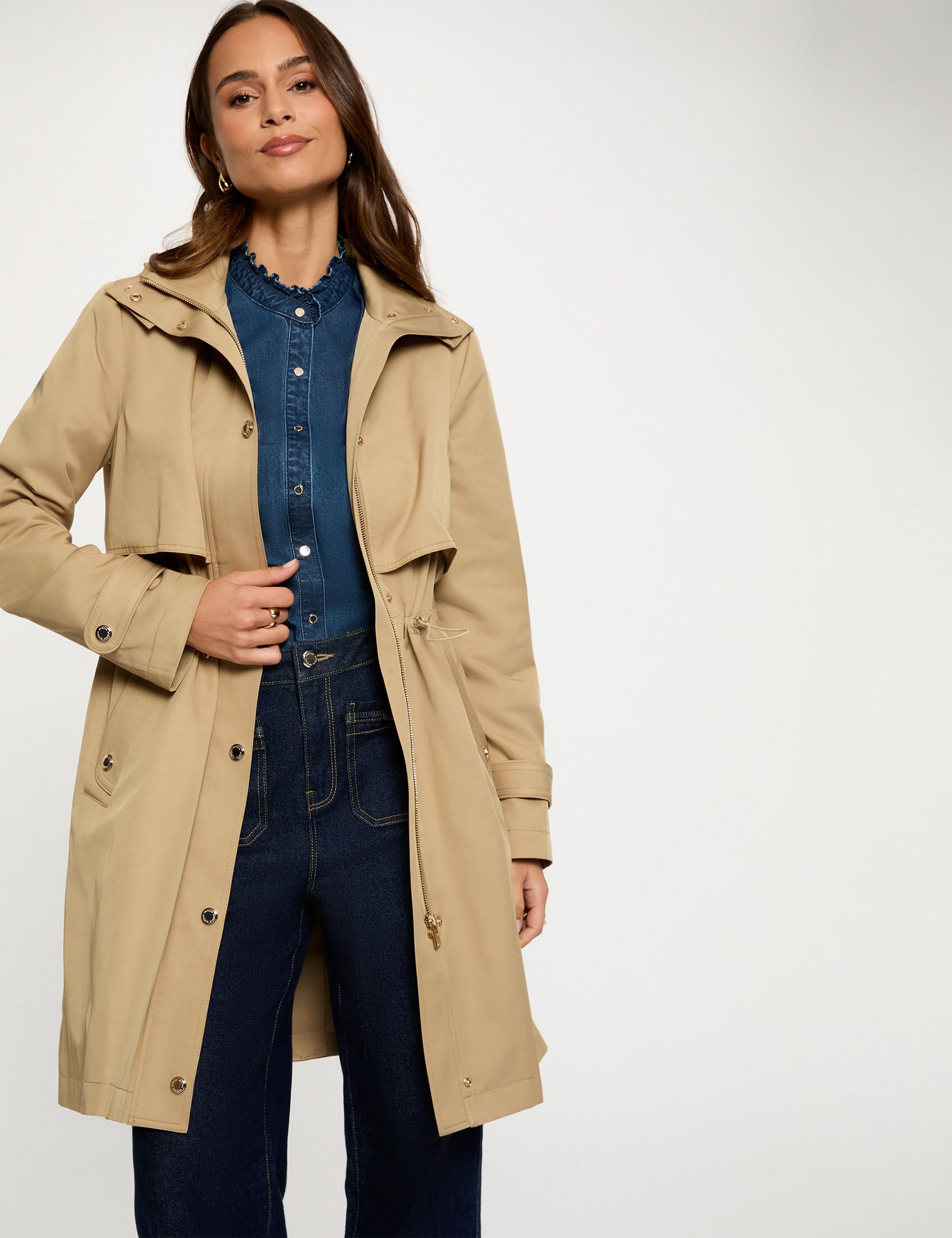 Parka larga con cuello alto beige mujer