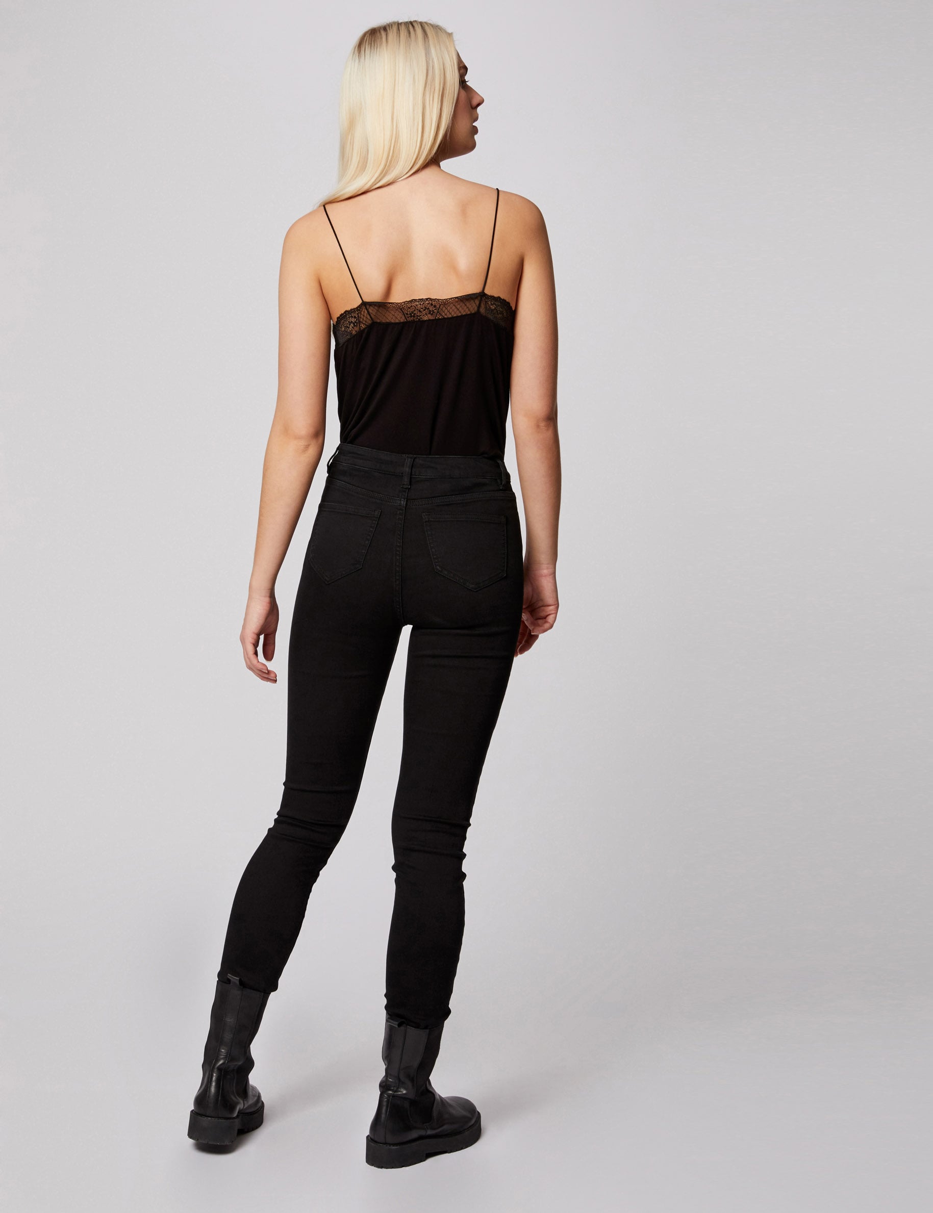 Vaquero skinny talle est&aacute;ndar abotonado negro mujer