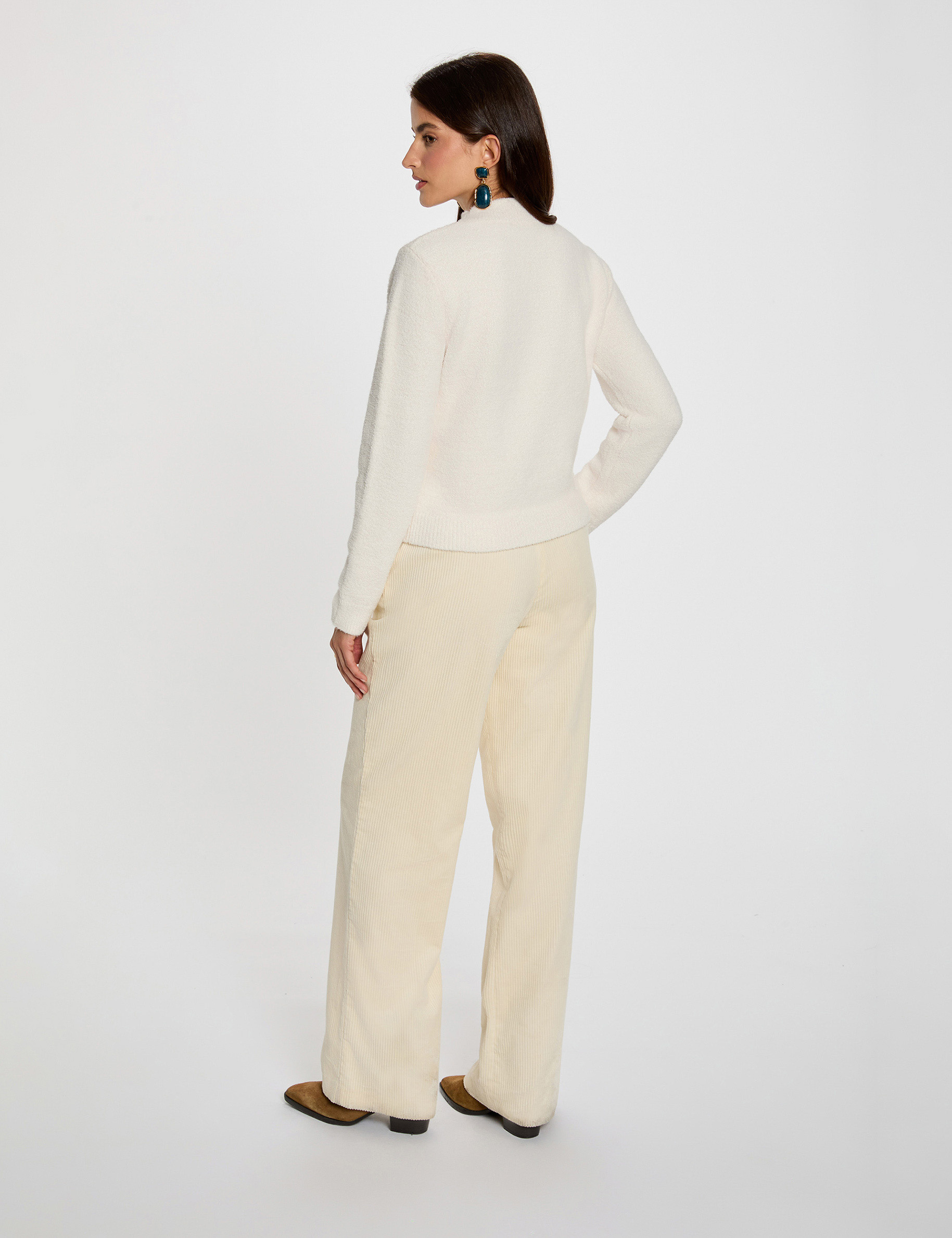 Jersey ajustado de cuello alto marfil mujer