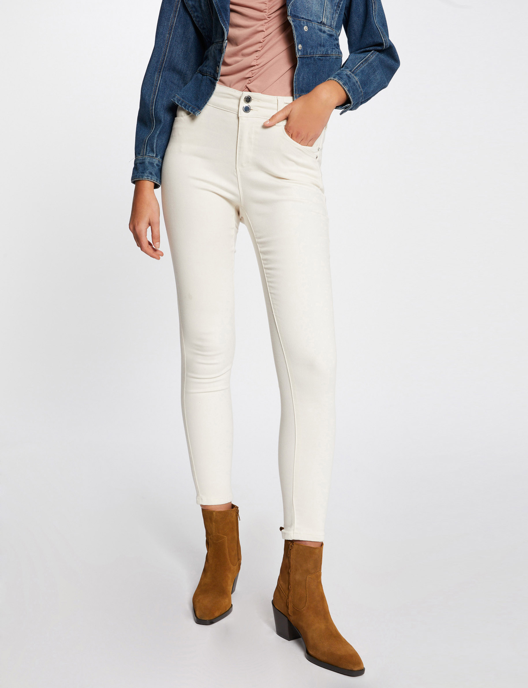 Pantalón slim con detalles tipo joya marfil mujer Pantalón slim con detalles tipo joya marfil mujer
