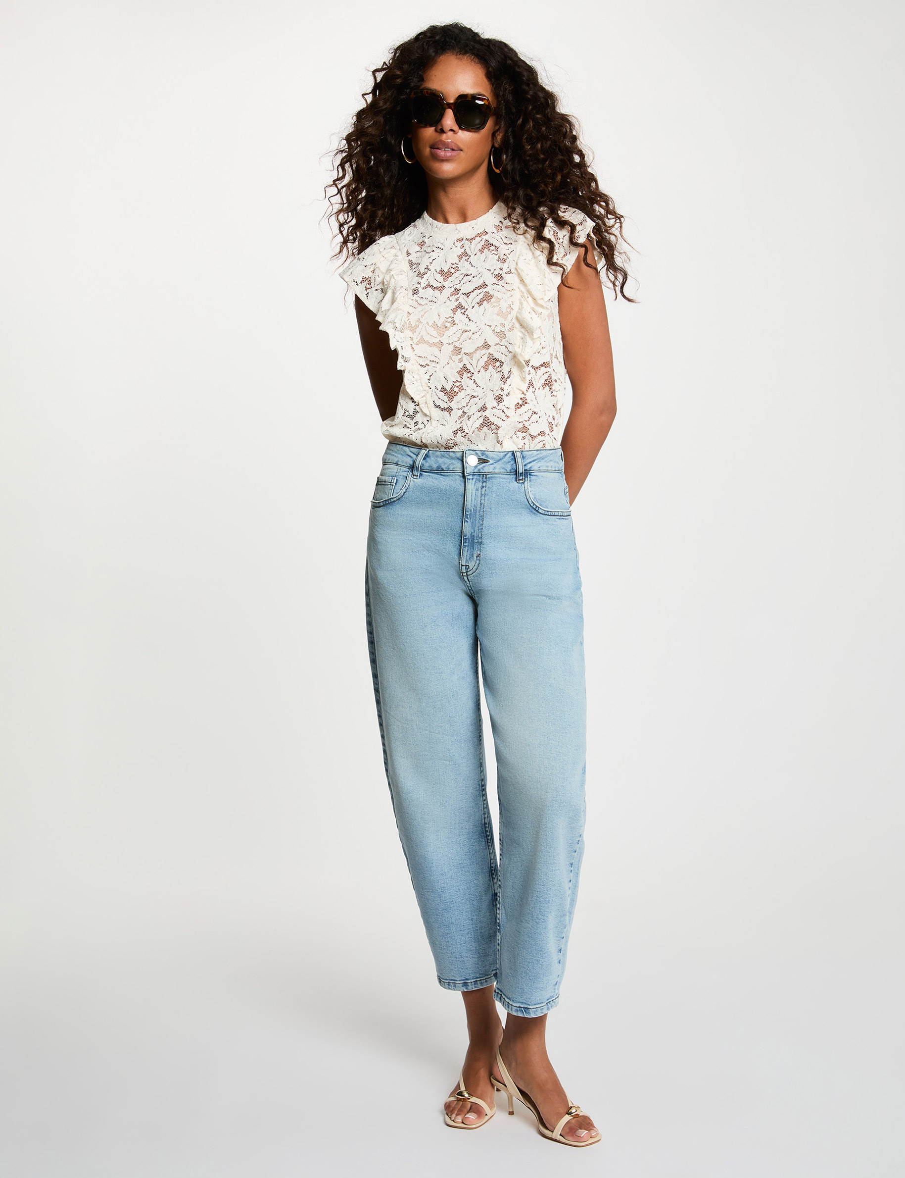 Blusa de encaje con cuello alto marfil mujer