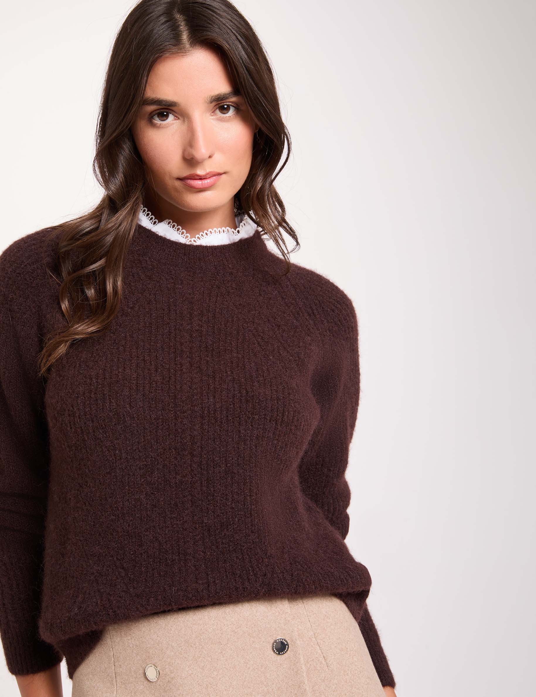 Jersey cuello redondo detalles camisa marr&oacute;n oscuro mujer