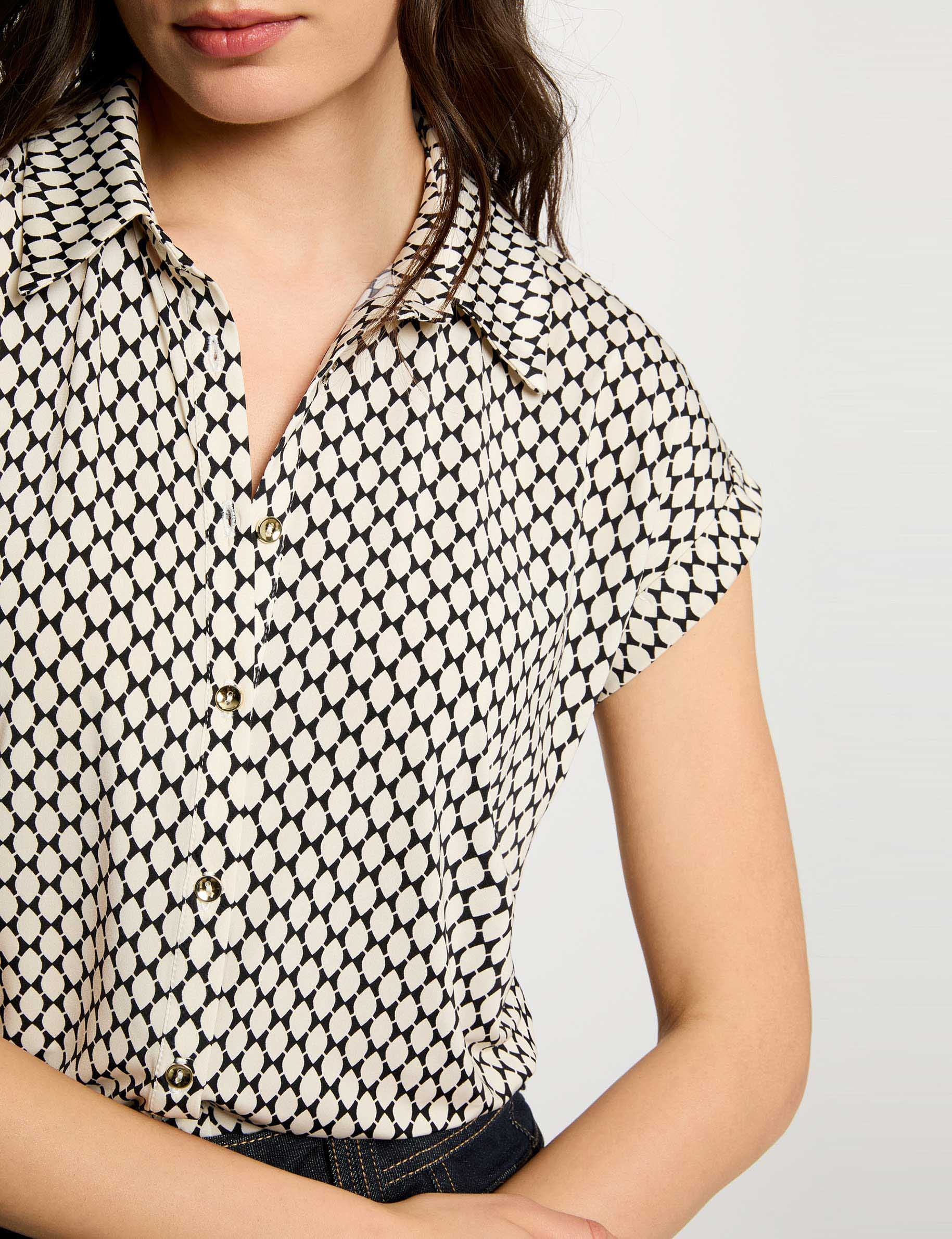 Camisa satinada con cuello vuelto marfil mujer