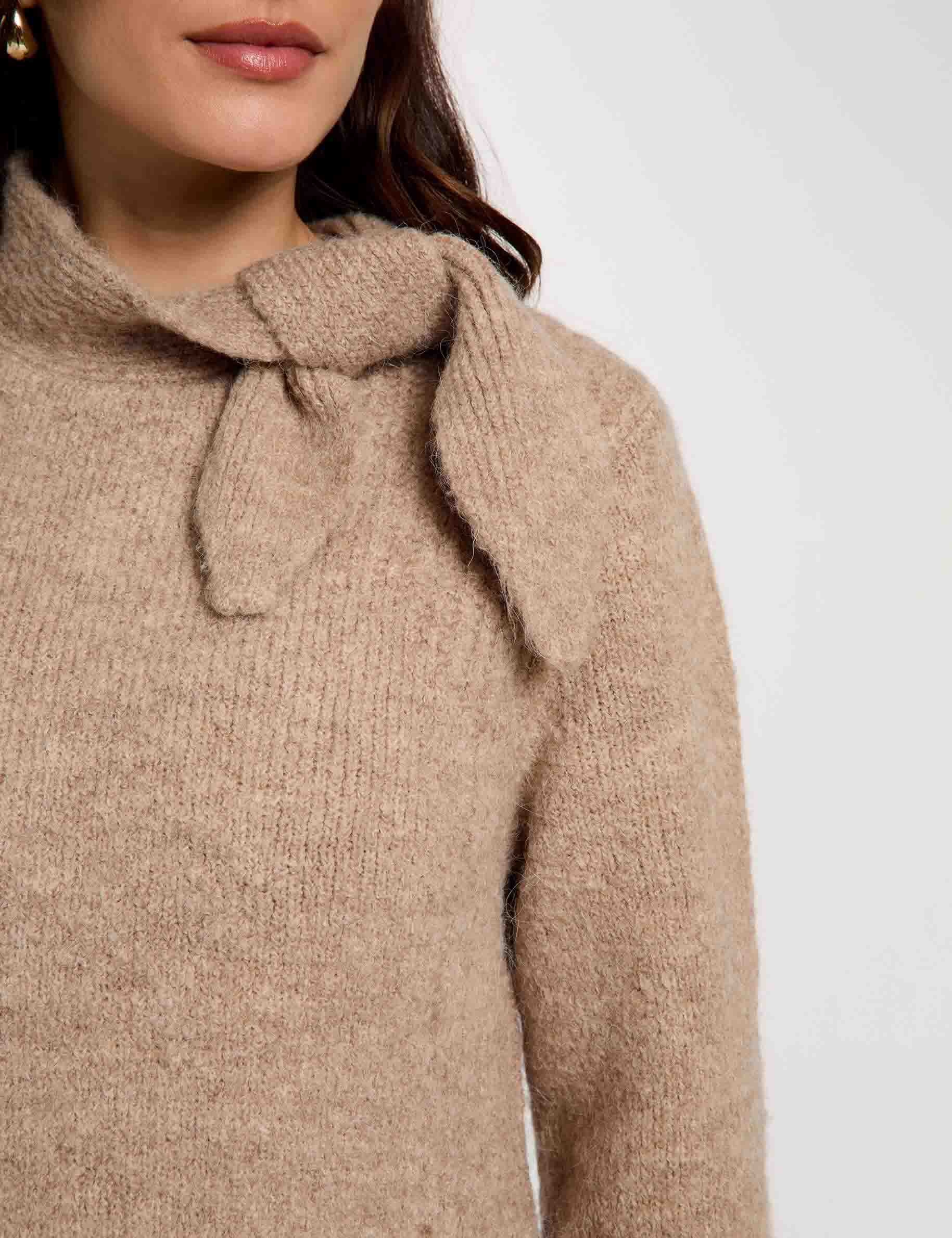 Jersey de cuello alto beis medio mujer