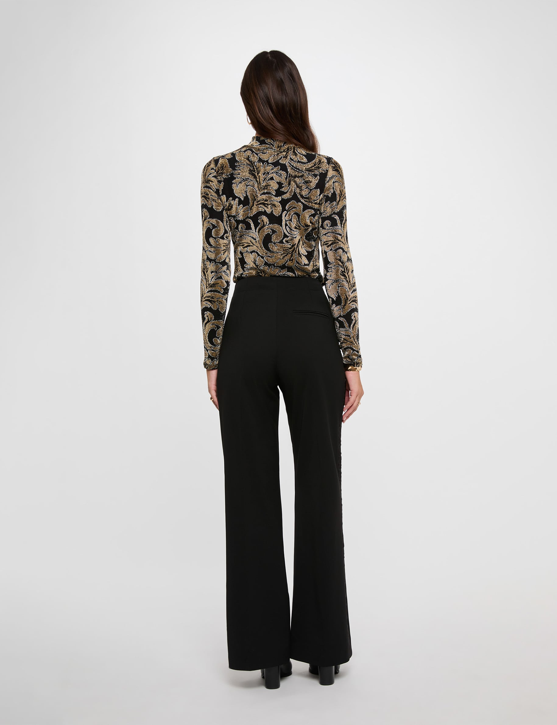 Camiseta de cuello alto negro mujer