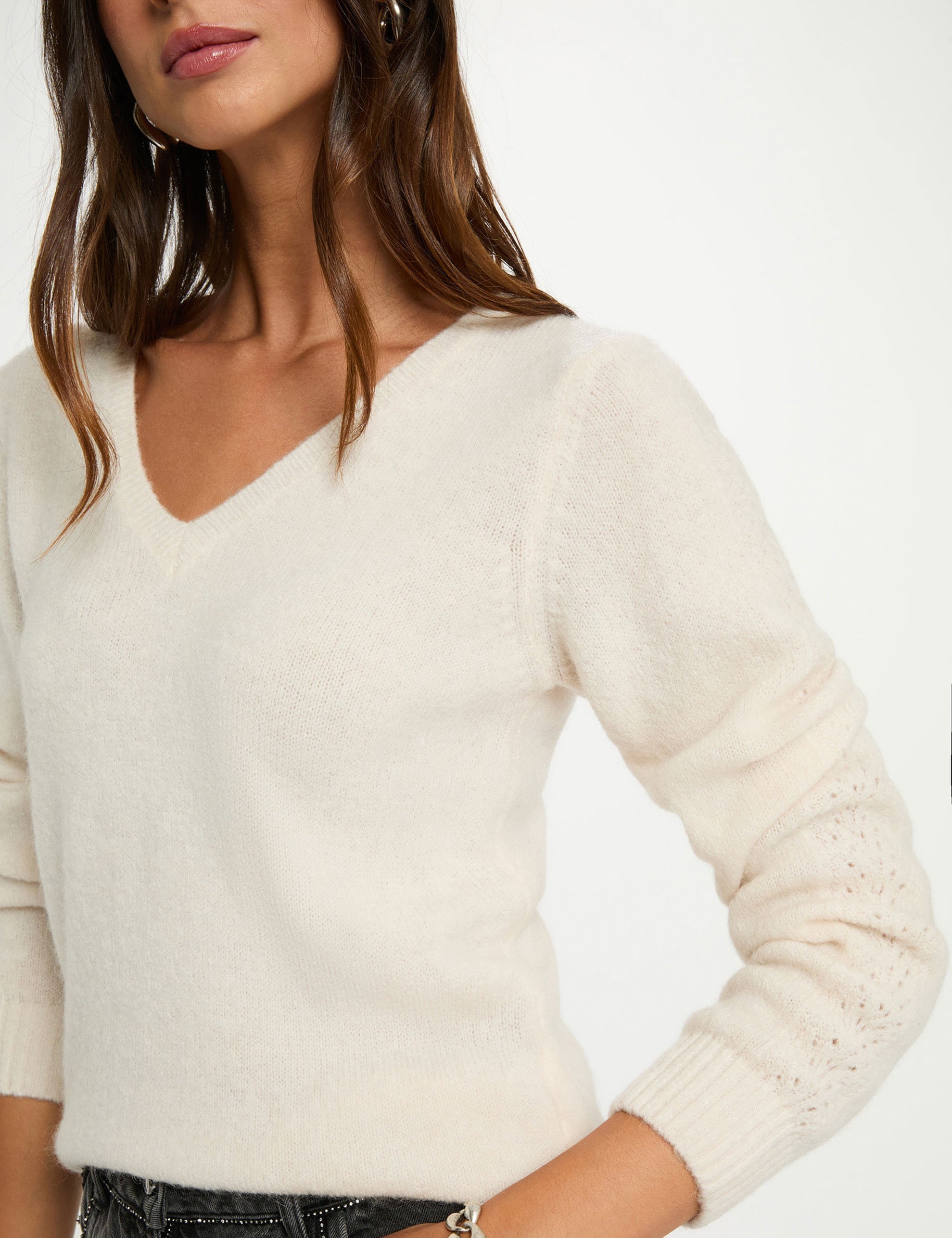 Jersey corto con cuello en v marfil mujer